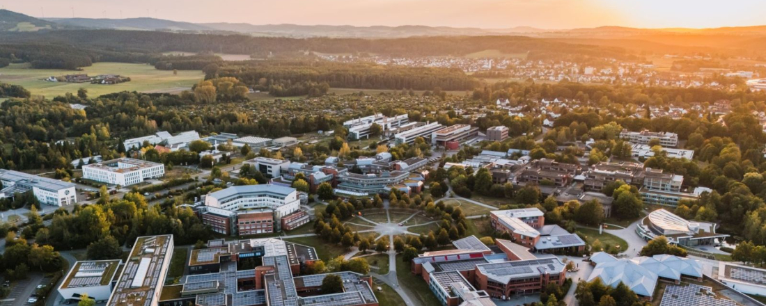 uni-bayreuth-campus-von-oben-banner